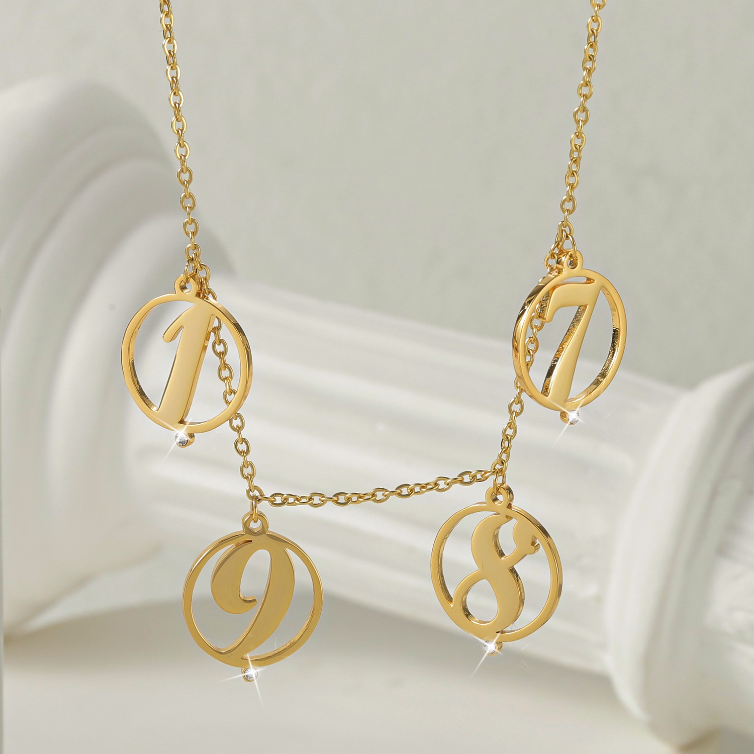 Initial Letter Necklace 18K Gold - Personalizowany naszyjnik z inicjałami w stylu